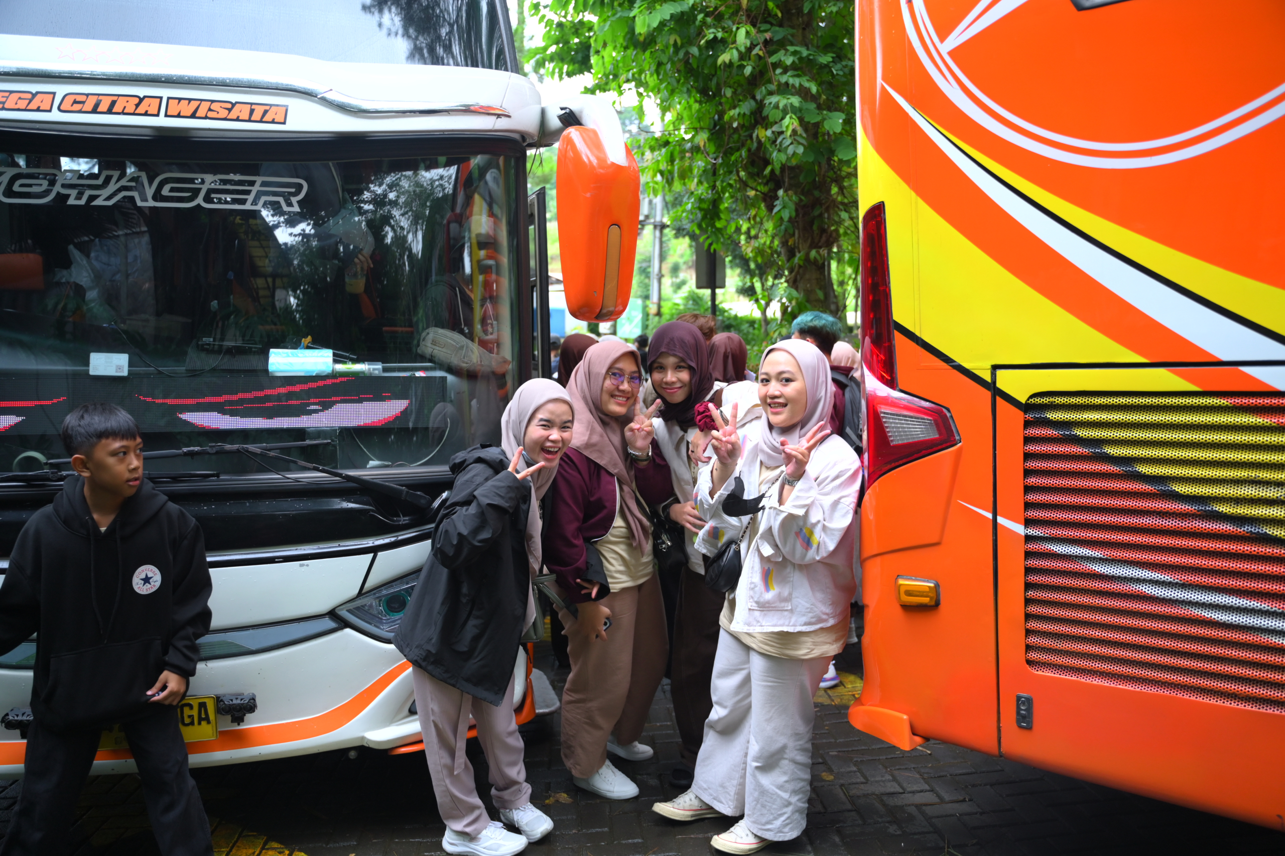 Mengapa Sewa Bus Pariwisata Bandung untuk Kantor Sering Menjadi Jebakan Batman bagi HRD?